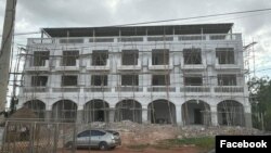 រូបភាពមួយបង្ហាញសំណង់គេហដ្ឋានរបស់​ក្រុមហ៊ុន​ ប្រ៊ីលាន ស៊ីធី របស់ឧកញ្ញា ឡេង ចាន់ណា។ (Facebook/Oknha Leng Channa)
