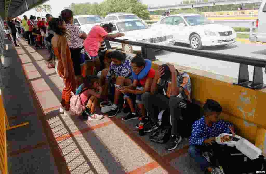Los migrantes deberán solicitar asilo antes en línea o buscar protección primero en los países por los que viajaron, antes de hacerlo en EEUU. 