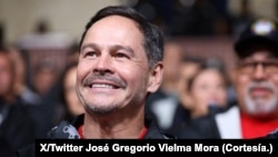 El diputado y exgobernador del chavismo, José Gregorio Vielma Mora, posa durante la transmisión de un programa de televisión, en fotografía publicada el 30 de agosto pasado.