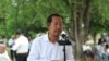 អ្នក​គាំទ្រ​រៃអង្គាស​ប្រាក់​ឲ្យ​លោក រ៉ុង ឈុន ក្រោយ​តុលាការ​បង្គាប់​ឲ្យ​បង់​ប្រាក់​៤០០​លាន​រៀល​ទៅ​មន្ត្រី​ព្រំដែន