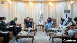 Xitoy elchisi Van Yu Tolibon Ichki ishlar vaziri Sirojiddin Haqqoniy bilan uchrashuvda, Kobul, 23-may, 2023