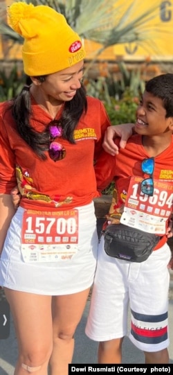 Dewi Rusmiati dan putranya, Raul. (Foto: Dewi Rusmiati/koleksi pribadi)