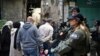 Más de 30.000 policías fueron desplegados en Jerusalén durante el primer viernes del Ramadán, entre el 10 de marzo y el 9 de abril de 2024. La mayoría se apostó en la Ciudad Vieja, donde está la explanada de las Mezquitas, tercer lugar más sagrado del mundo para los musulmanes. 