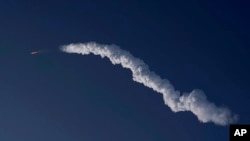 FILE — SpaceX's Starship launches from Starbase in Boca Chica, Texas, April 20, 2023. On Wednesday, the Federal Aviation Administration granted SpaceX a license to launch the company's second test flight of its Starship and heavy-lift rocket from Texas, the agency said
