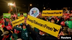 台灣民進黨支持者在台北舉行競選集會。（2024年1月11日）