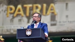 El presidente Gustavo Petro en la ceremonia de ascenso a subtenientes ‘Curso General Jorge Duarte Blum’. [Foto: Presidencia de Colombia]