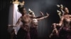 ภาพบันทึกจากหน้าจอของการแสดงชุด กํมฺรเตงฺชคตฺศรีศิขรีศวร (Apsara Thai Traditional Dance) เผยแพร่ทางช่องทางยูทูบ "นาฏยศิลป์ สินไซ" ซึ่งทางคณะศิลปกรรมศาสตร์ มหาวิทยาลัยขอนแก่น ระบุว่ากองประกวด Miss Global 2023 ที่กัมพูชานำเพลงไปใช้โดยไม่ได้รับอนุญาต (Courtesy)