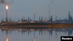 Vista general del complejo de refinería Amuay, perteneciente a la petrolera estatal venezolana PDVSA, en Punto Fijo, Venezuela, 17 de noviembre de 2016.