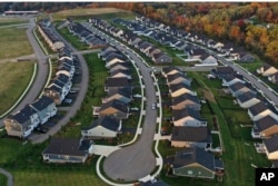 File - Pembangunan perumahan baru di Middlesex Township, Pa., 12 Oktober 2022. (AP/Gene J. Puskar, File)