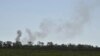 Asap hitam pasca penembakan di kawasan Chasiv Yar, wilayah Donetsk, 3 Mei 2024, di tengah invasi Rusia ke Ukraina. (Genya SAVILOV / AFP)