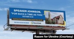 Razom, de Ucrania, colocó seis carteles de este tipo en Louisiana, incluido uno frente a la Iglesia del presidente de la Cámara de Representantes de EEUU, Mike Johnson, en Shreveport.