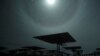 ARCHIVO: Se ven helióstatos antes de la inauguración de la planta termosolar Cerro Dominador, en María Elena, Chile, 8 de junio de 2021