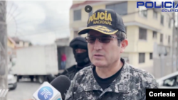 Captura de pantalla de video de la Policía ecuatoriana. Su director general de investigaciones, Freddy Sarzosa, anuncia captura de sospechoso.