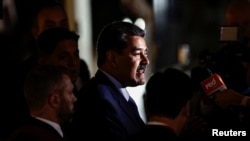 El presidente de Venezuela, Nicolás Maduro, habla al salir de la Cumbre Sudamericana en el Palacio de Itamaraty en Brasilia, Brasil, el 30 de mayo de 2023. REUTERS/Ueslei Marcelino