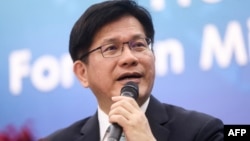 台灣外交部長林佳龍在台北舉行的記者會上致詞。 （2024年7月19日）