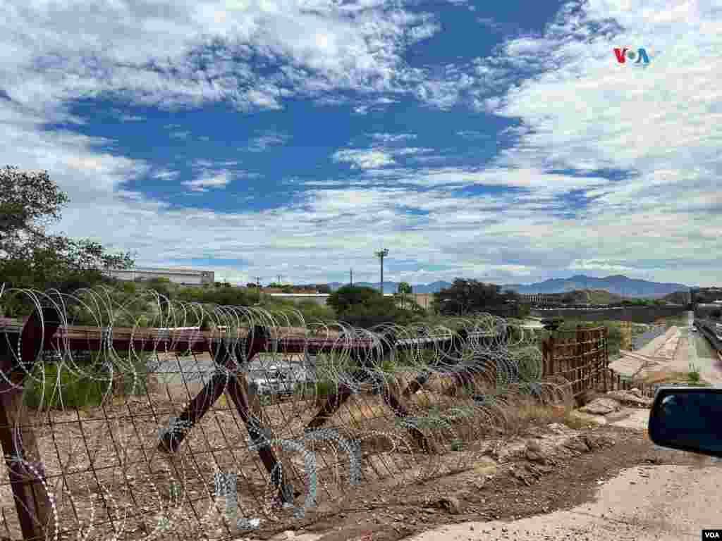 Las autoridades instalaron nuevo alambre de púas para desalentar a los migrantes.