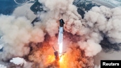 6일 텍사스주 남부 보카치카 해변에 위치한 우주발사시설에서 미국 민간우주기업 스페이스X의 달·화성 탐사용 대형 우주선의 네 번째 발사 테스트가 진행되고 있다.