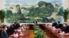 El secretario de Estado de EEUU, Antony Blinken, cuarto a la izquierda, se reúne con el presidente chino, Xi Jinping, al centro, y Wang Yi, jefe de política exterior del Partido Comunista Chino, tercero a la derecha, en el Gran Salón del Pueblo en Beijing, el 19 de junio de 2023.