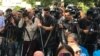 En la fotografía aparecen miembros de la prensa durante la cobertura de una actividad del candidato presidencial opositor venezolano, Edmundo González, el 13 de junio de 2024. [Foto: Carolina Alcalde/VOA] 