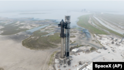 Foto sin fecha proporcionada por SpaceX que muestra el cohete Starship de la compañía en su sitio de lanzamiento en Boca Chica, Texas.