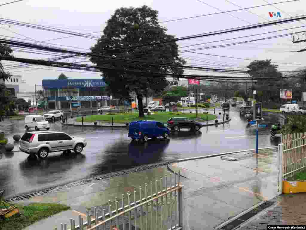 Imagen de la capital de El Salvador, San Salvador, el 31 de octubre de 2023. Continúan las lluvias tras el paso de la tormenta. 