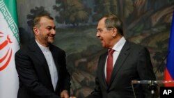 Rusiya xarici işlər naziri Sergey Lavrov və İranın xarici işlər naziri Hüseyn Əmir-Abdullahian