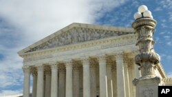 ARCHIVO - Detalle de la Corte Suprema de Estados Unidos, en Washington, en enero de 2020.