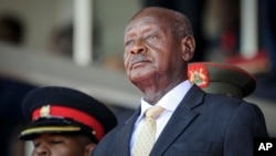 Yoweri Museveni, 90 ans, dirige l'Ouganda d'une main de fer depuis 1986.