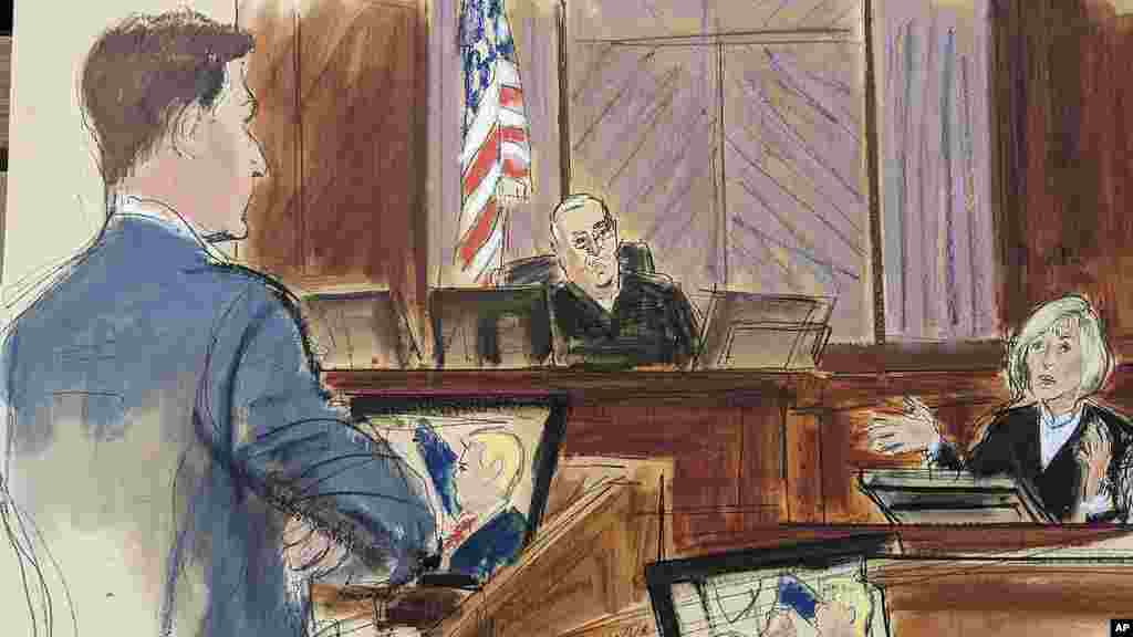 La escritora E. Jean Carroll, quien demandó a Donald Trump, subió al estrado el miércoles 26 de abril para decirle al jurado que el expresidente la violó después de que ella lo acompañó al probador de una tienda en 1996. Carroll, a la derecha, fue interrogada por su abogado Michael Ferrara, en el Tribunal Federal de Nueva York. 