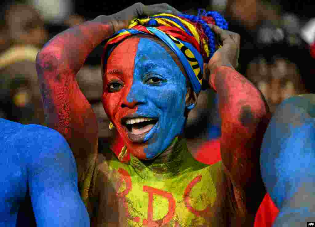 Une supportrice de la RD Congo réagit pendant le match de football du groupe F de la Coupe d'Afrique des Nations (CAN) 2024 entre la RD Congo et la Zambie au Stade Laurent Pokou à San Pedro le 17 janvier 2024.