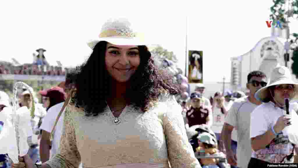 Génesis Barradas, de 21 años, acompañó el recorrido de la virgen para pagar una promesa y también por devoción. “Desde que nací siempre mi mamá me traía a pagar promesa y pido seguir haciéndolo siempre".