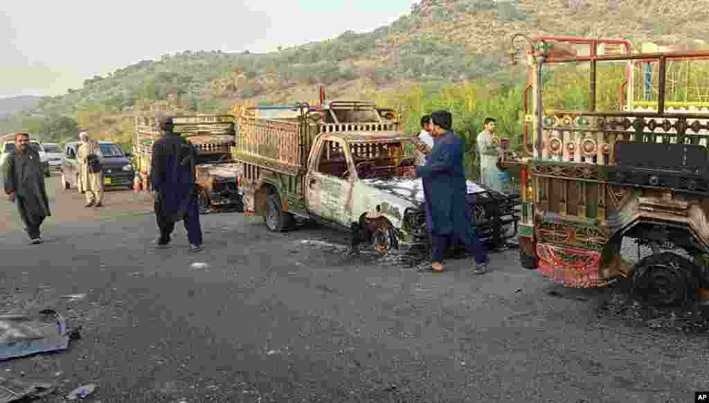حملہ آوروں نے موسیٰ خیل میں مسافروں کو قتل کرنے کے بعد گاڑیوں کو نذرِ آتش کردیا 