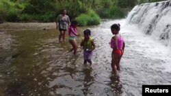 ผู้คนนิยมมาเที่ยวเล่นที่ วอร์ลีห์ เวียร์ (Warleigh Weir) ทางใต้ของอังกฤษ