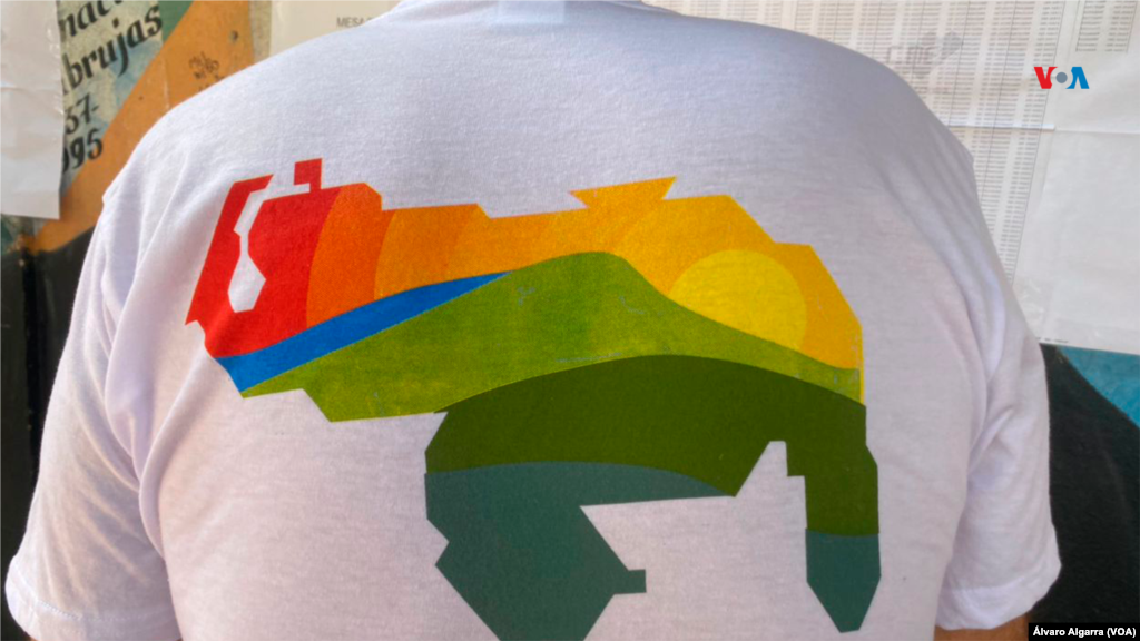 Venezolano viste una camiseta que alude a su posición frente a la defensa de la Guyana Esequiba. 