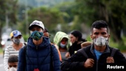 Migrantes venezolanos caminan hacia la frontera entre Venezuela y Colombia durante el brote de la enfermedad coronavirus (COVID-19), en San Cristóbal, Venezuela, 12 de octubre de 2020. Foto tomada el 12 de octubre de 2020.
