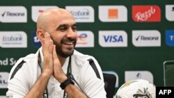 Coach Walid Regragui ya ba Lions ya Atlas ya Maroc azali koyanola na bapanzi nsango na stae Laurent-Pokou, na San-Petro, 20 sanza ya yambo 2024.