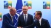 Украинскиот претседател Зеленски вели дека НАТО не изгледа подготвен да ја покани Украина
