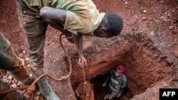 Wasu ‘yan Tanzania masu hakar gwal a Nyarugusu, Geita
