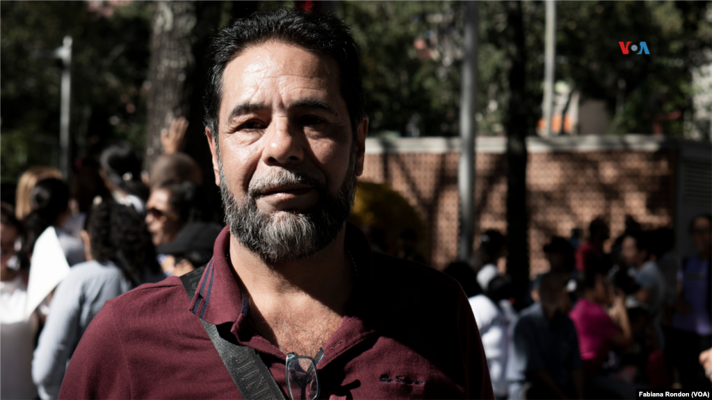 Jorge Medina dice que para esta fecha pide que los colegas que aún no lo han hecho se sumen a la lucha por sus derechos laborales para lograr un aumento salarial y otros beneficios. “El país debe ver como prioridad la educación. Un país que no centra su atención en la educación va conducido al fracaso”.