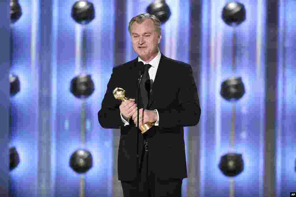 Kristofer Nolan, reditelj "Openhajmera", Zlatnim globusom za najbolju režiju (Foto: CBS via AP)