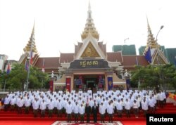 រូបឯកសារ៖ សមាជិករដ្ឋសភានីតិកាលទី ៧ មកពីគណបក្សប្រជាជនកម្ពុជា កាន់កាប់អាសនៈចំណយន ១២៥ ទាំងអស់នោះ នៅរាជធានីភ្នំពេញ កាលពីថ្ងៃទី ៥ ខែកញ្ញា ឆ្នាំ ២០១៨។