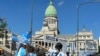 Miles de argentinos se movilizaron hasta el Congreso para escuchar el primer discurso de Javier Milei tras ser juramentado presidente, el 1o de diciembre de 2023 en Buenos Aires, Argentina. 