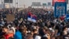 Ilustracija (4. decembar 2021.) - građani blokiraju most Gazela u Beogradu na protestu protiv izgradnje rudnika litijuma u dolini Jadra (foto: OLIVER BUNIC / AFP)