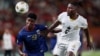 L'attaquant capverdien Benchimol et le défenseur ghanéen Mohammed Salisu lors du match entre le Ghana et le Cap-Vert au stade Félix Houphouet-Boigny, à Abidjan, le 14 janvier 2024.