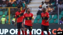 Gelson Dala (à g.) a marqué deux buts pour les Panthères noires contre la Namibie.