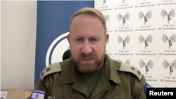 El portavoz de las Fuerzas de Defensa de Israel, el teniente coronel Peter Lerner, dijo a la VOA el 5 de noviembre de 2023 que “la cuestión de los rehenes está en la cima de nuestra prioridad”.