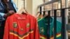 Le changement d'équipementier des Lions Indomptables désespère les commerçants