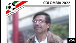 ARCHIVO - Desde la Copa del Mundo de México hasta la actualidad, la empresa Panini se ha dedicado a ofrecerle una experiencia única a fanáticos, vendedores y coleccionistas como Vicente Najar. [Ilustración: VOA]