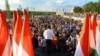 Pemimpin Partai Semua Orang untuk Hungaria, Peter Marki-Zay, berpidato dalam demo menentang aturan pajak baru dari Perdana Menteri Orban di Budapest, Hungaria, Sabtu, 16 Juli 2022. (Foto: Ferenc Isza/AFP)
