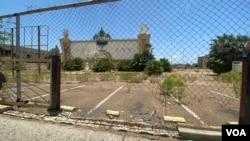 Algunos casinos cerrados durante la presidencia de Hugo Chávez, en 2011, permanecen abandonados en ciudades venezolanas como Maracaibo. [Foto: Gustavo Ocando Alex, VOA]